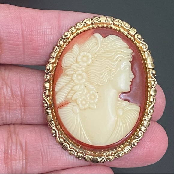 Vintage Unsigned Victorian Lady Cameo Gold-tone Brooch 12g - Picture 10 of 13